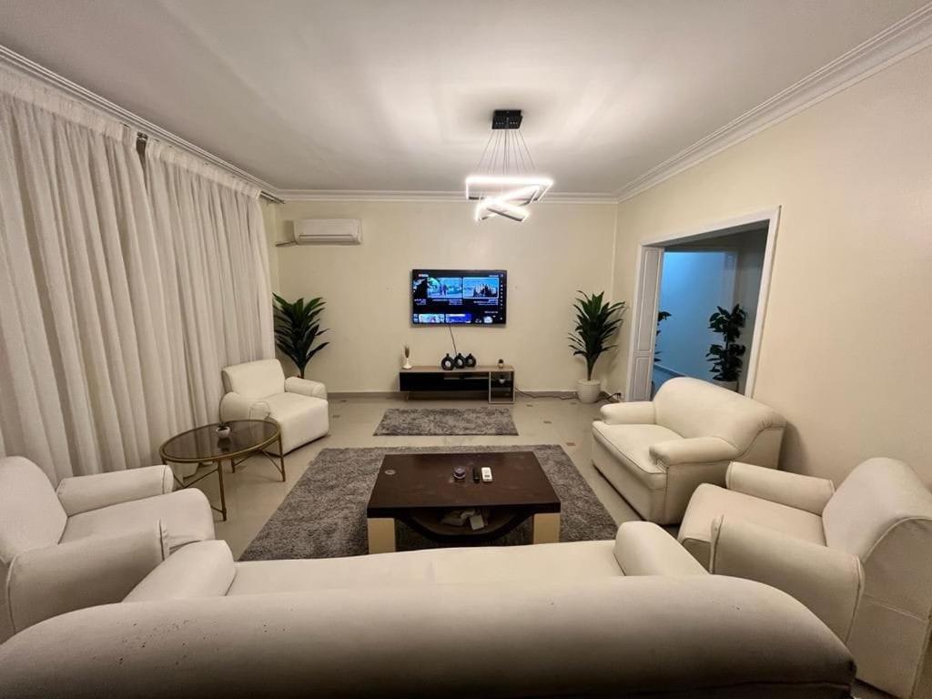 Madi Nile And Pyramids View 3br *